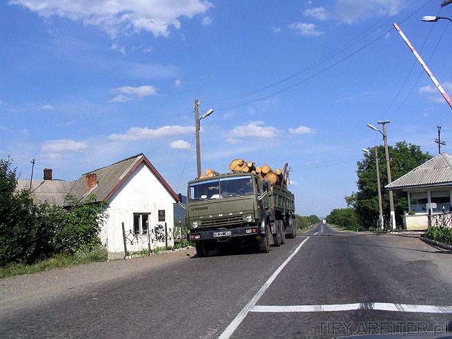 Kamaz i przewóz drewna na UKRAINIE. Nie jest to ani wózek, ani przyczepa do dłużycy