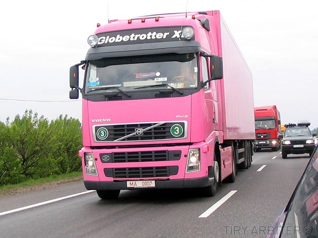 Globetrotter XL Volvo FX12 różowy cukiereczek. TIR w kolorze różowym to chyba ...