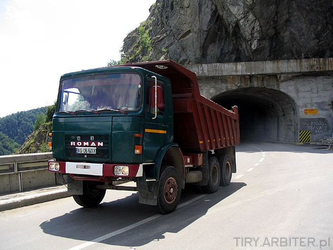 Rumuńska popularna ciężarówka ROMAN. Wywrotka. Jak widać nawet nie ma przedniego ...